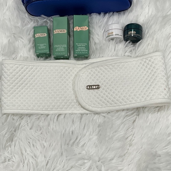 La Mer Shiny Blue Saffiano Cosmetic Pouch with Sample Boxes - Picture 5 of 5